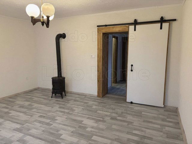 Eladó családi ház, Móron 41.9 M Ft, 2 szobás