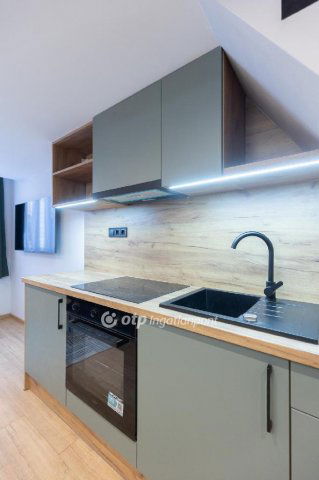 Eladó téglalakás, Budapesten, VI. kerületben 52.5 M Ft, 2 szobás