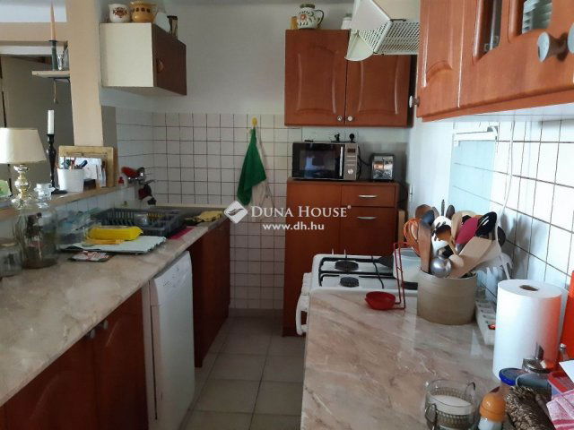 Eladó családi ház, Dunaalmáson 69.9 M Ft, 6 szobás