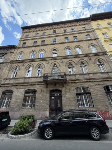 Eladó téglalakás, Budapesten, VI. kerületben 69.9 M Ft, 2 szobás