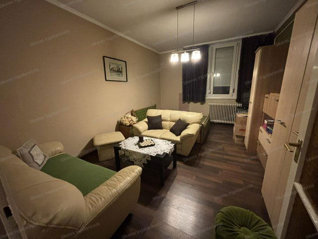 Eladó téglalakás, Oroszlányban 33.9 M Ft, 2+1 szobás