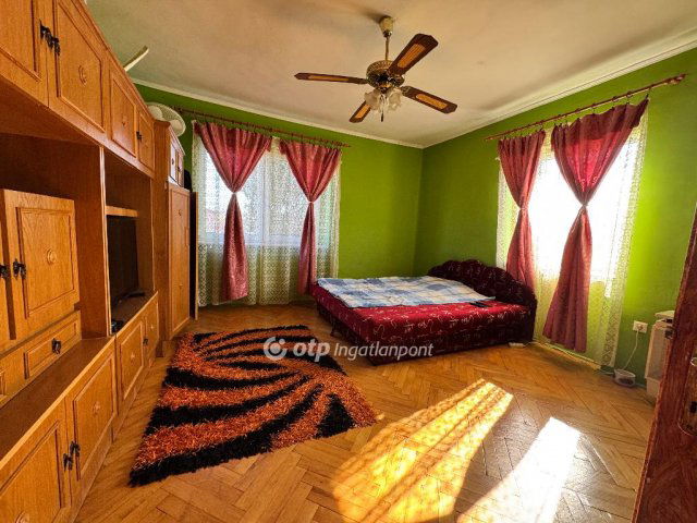 Eladó családi ház, Fegyverneken 11.9 M Ft, 2+1 szobás