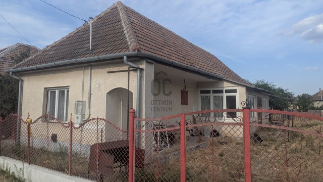 Eladó családi ház, Turán 20.999 M Ft, 2 szobás