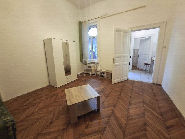 Eladó téglalakás, Budapesten, V. kerületben 75.8 M Ft, 2 szobás