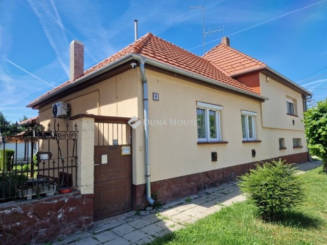 Eladó családi ház, Baján 59.99 M Ft, 4 szobás