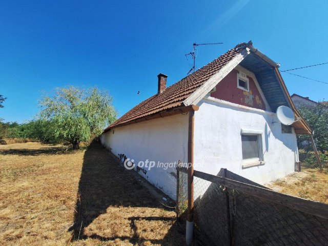 Eladó családi ház, Körösladányban 3.7 M Ft, 1 szobás