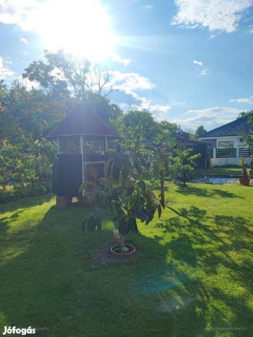 Eladó családi ház, Szigetszentmiklóson 303.85 M Ft, 5 szobás