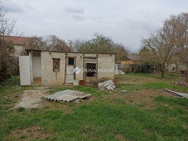 Eladó családi ház, Szegeden 16.7 M Ft, 2 szobás