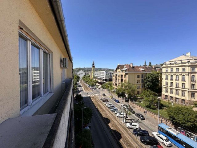 Eladó téglalakás, Budapesten, XI. kerületben 150 M Ft, 3 szobás