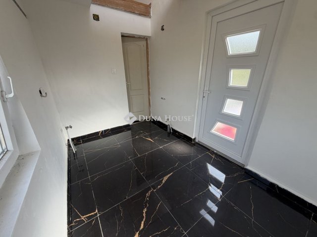Eladó nyaraló, Ácson 9.9 M Ft, 1 szobás / költözzbe.hu