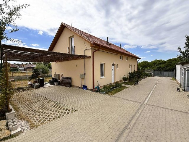 Eladó ikerház, Szentendrén 124.9 M Ft, 4 szobás