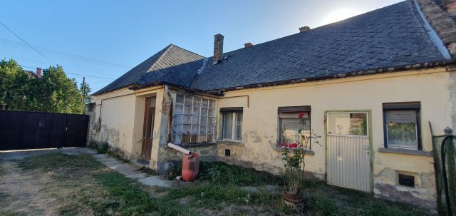 Eladó családi ház, Devecseren 9.9 M Ft, 3 szobás