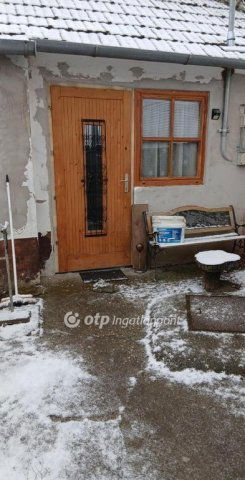 Eladó családi ház, Pápocon 14.9 M Ft, 2 szobás