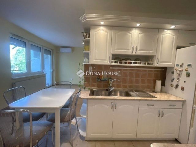 Eladó téglalakás, Szegeden 73.9 M Ft, 3 szobás