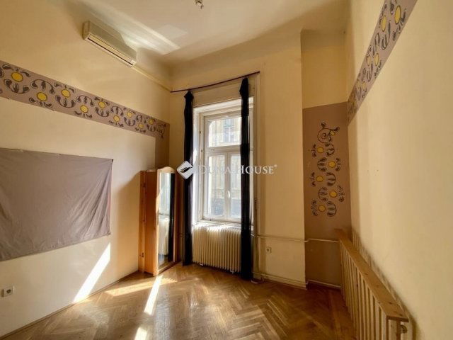 Eladó téglalakás, Budapesten, VI. kerületben 210 M Ft, 8 szobás