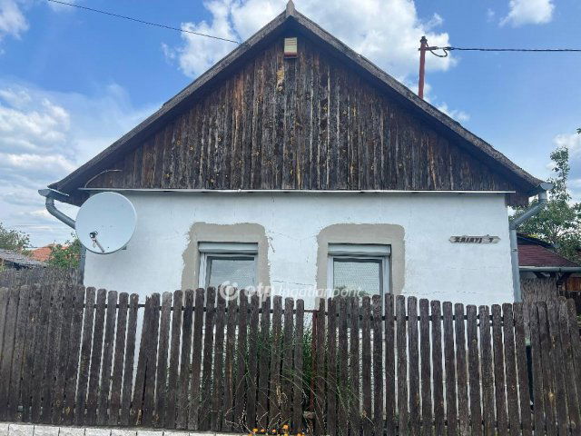 Eladó családi ház, Zagyvarékason 12.5 M Ft, 2 szobás