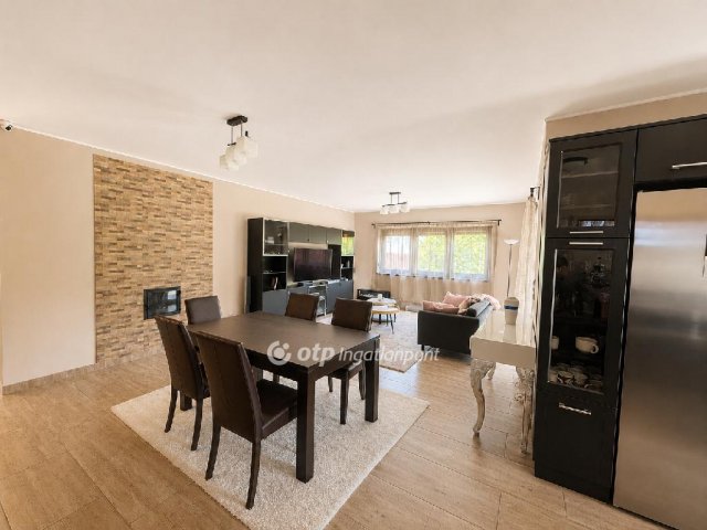 Eladó családi ház, Székesfehérvárott 189 M Ft, 6+1 szobás
