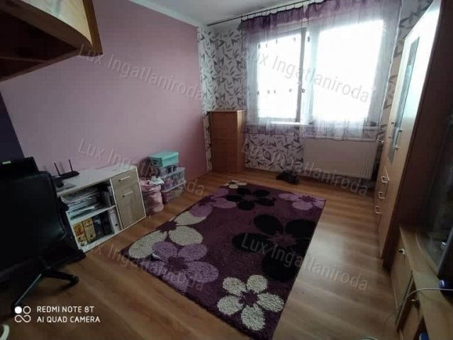 Eladó panellakás, Oroszlányban 25.5 M Ft, 1+1 szobás