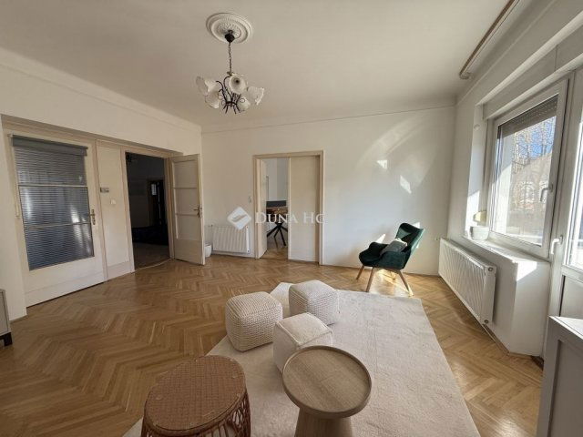 Eladó téglalakás, Pécsett 83.9 M Ft, 3 szobás