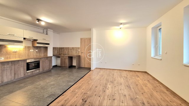 Kiadó téglalakás, albérlet, Szegeden, Remény utcában, 3 szobás