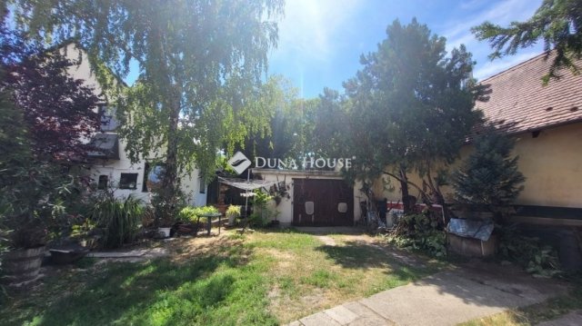 Eladó családi ház, Szentendrén 130 M Ft, 1 szobás