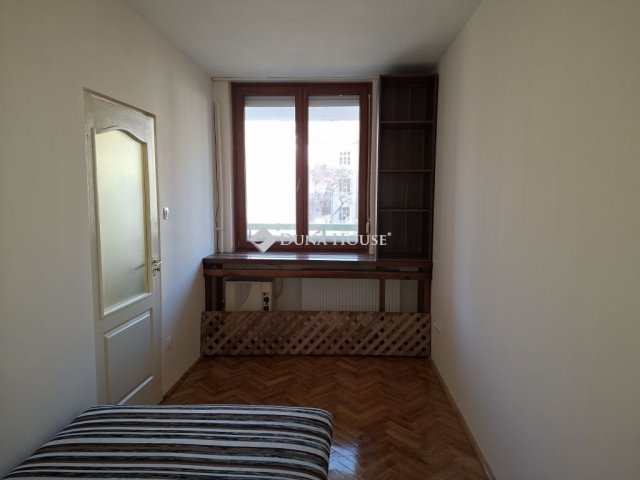 Eladó téglalakás, Szegeden 64 M Ft, 3 szobás