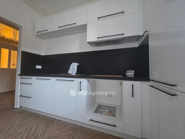 Eladó téglalakás, Pápán 40.1 M Ft, 1 szobás