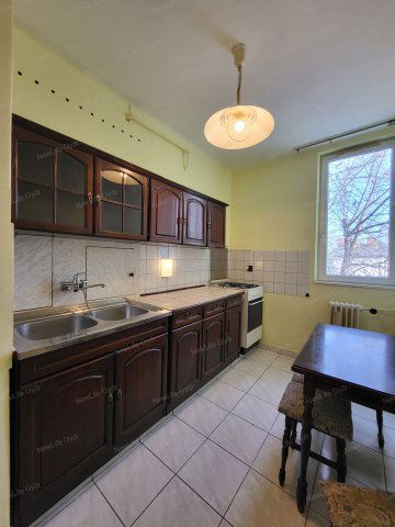 Eladó téglalakás, Győrött 49.9 M Ft, 2 szobás