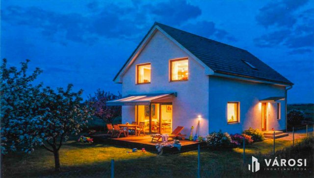 Eladó családi ház, Szegeden 89.9 M Ft, 6 szobás