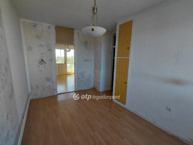 Eladó panellakás, Hatvanban 33 M Ft, 2 szobás