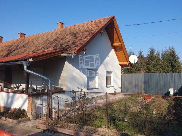 Eladó családi ház, Ócsán 90 M Ft, 6 szobás