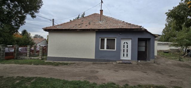 Eladó családi ház, Sárosdon 22.5 M Ft, 3 szobás