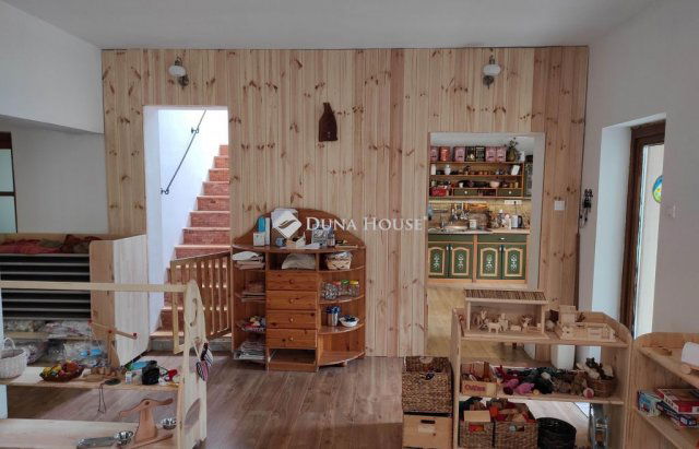 Eladó családi ház, Balatonalmádiban 144 M Ft, 7 szobás