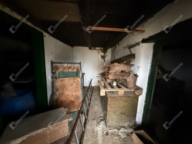 Eladó nyaraló, Gyűrűsön 2.5 M Ft, 1 szobás