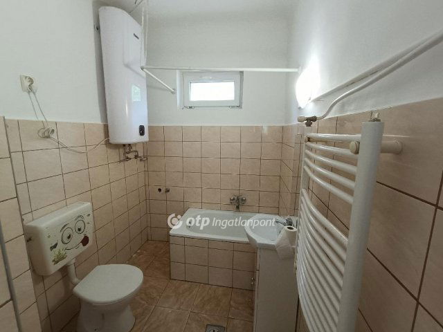 Eladó családi ház, Monoron 42.98 M Ft, 1+2 szobás