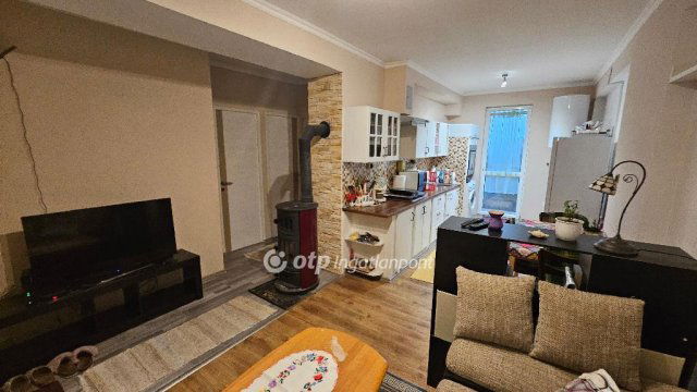 Eladó sorház, Egercsehiben 17 M Ft, 2 szobás