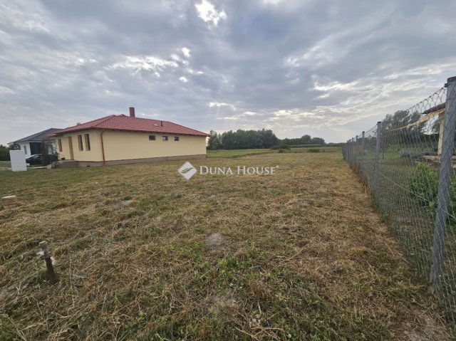 Eladó telek, Nagybajcson 25.6 M Ft / költözzbe.hu