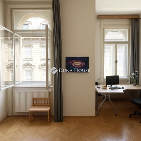 Eladó téglalakás, Budapesten, VI. kerületben 99.9 M Ft, 2 szobás