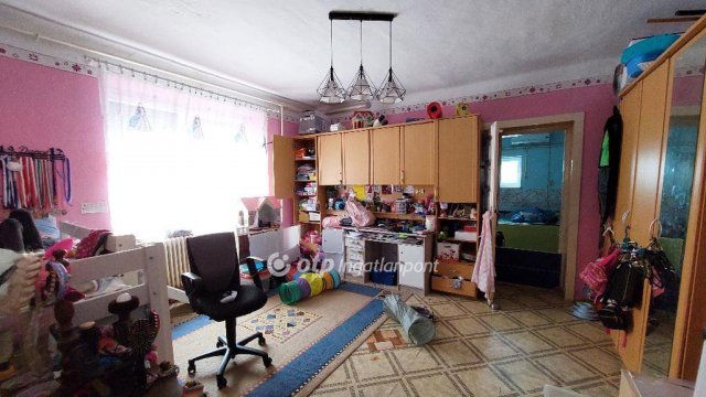 Eladó családi ház, Kisújszálláson 23.5 M Ft, 3 szobás