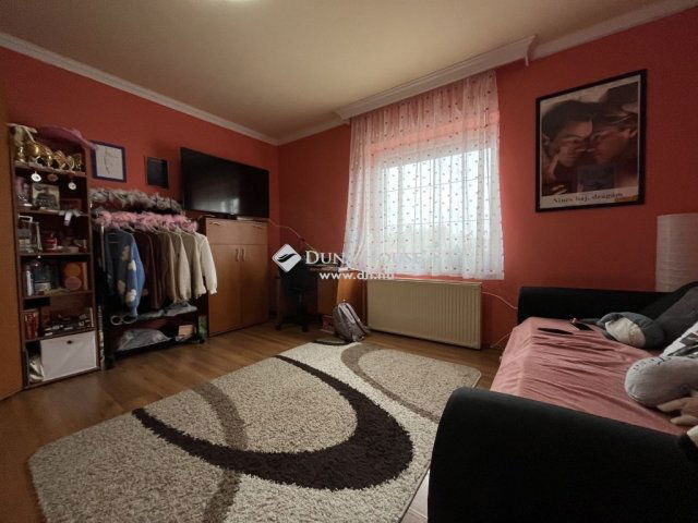 Eladó családi ház, Pétfürdőn 84.9 M Ft, 4+2 szobás