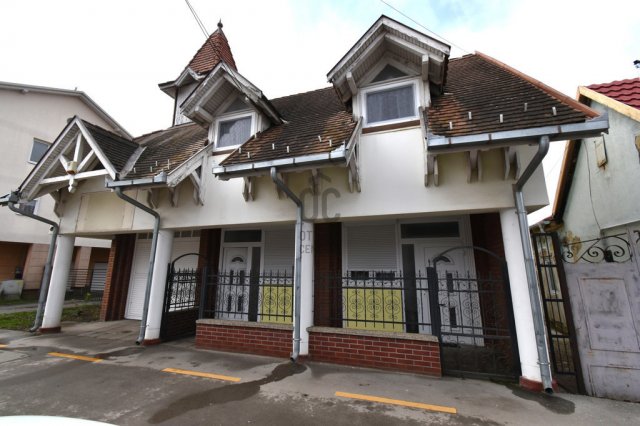 Eladó családi ház, Nagykanizsán 200 M Ft, 8 szobás