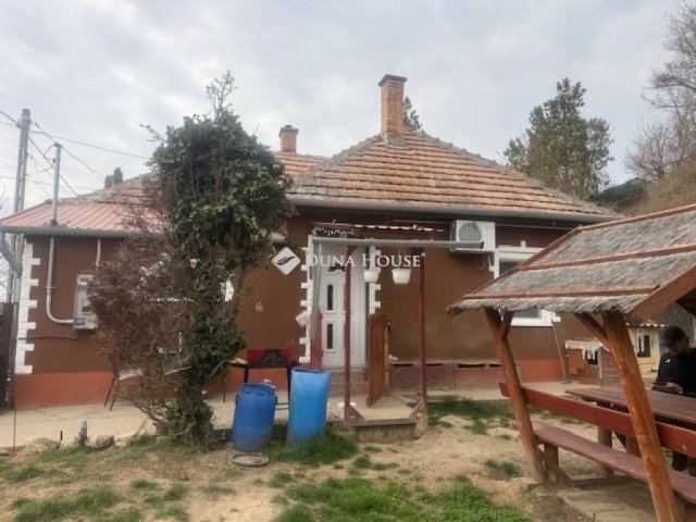 Eladó családi ház, Úrin 42.9 M Ft, 3 szobás