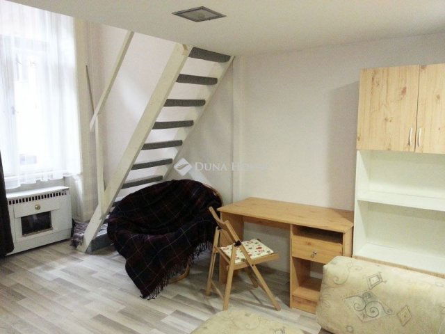 Eladó téglalakás, Budapesten, VI. kerületben 56.5 M Ft, 1 szobás