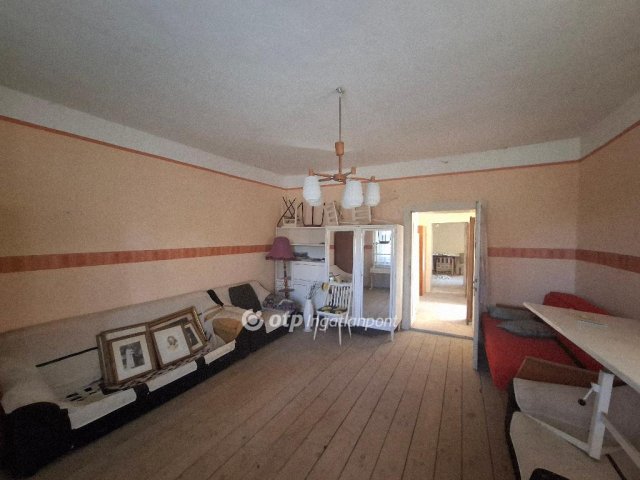 Eladó családi ház, Füzesabonyban 9 M Ft, 2 szobás