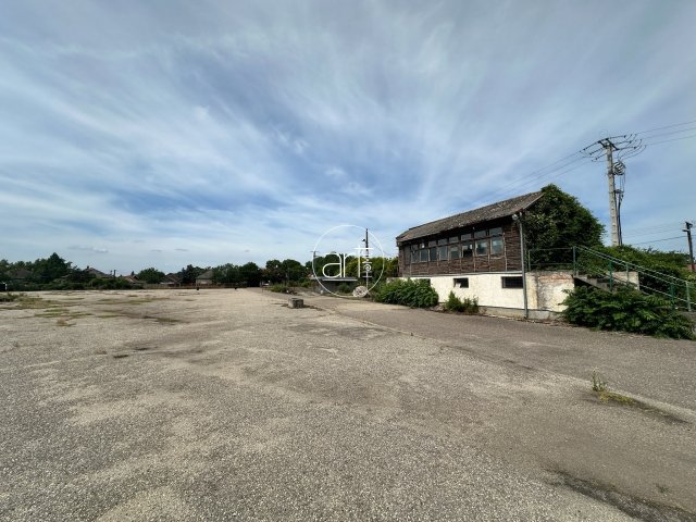 Eladó ipari ingatlan, Szentesen, Kolozsvár utcában 150 M Ft