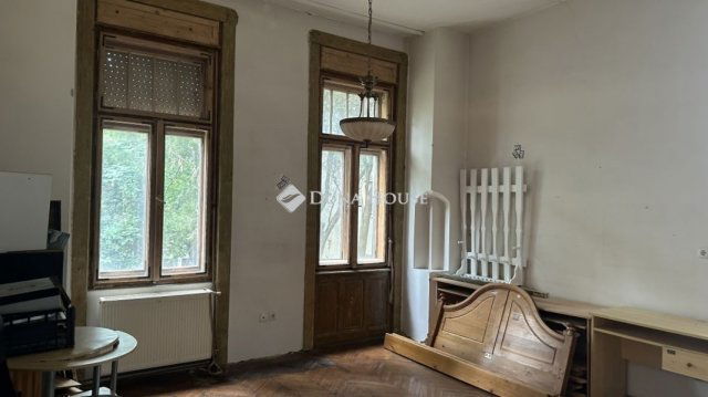 Eladó családi ház, Pécsett 499 M Ft, 6+1 szobás