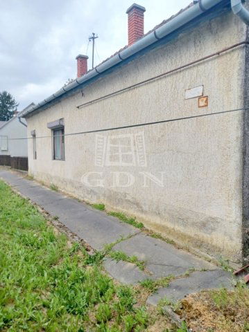 Eladó családi ház, Pusztaszentlászlón 8.99 M Ft, 1 szobás