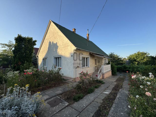 Eladó nyaraló, Balatonföldváron 79.9 M Ft, 4 szobás