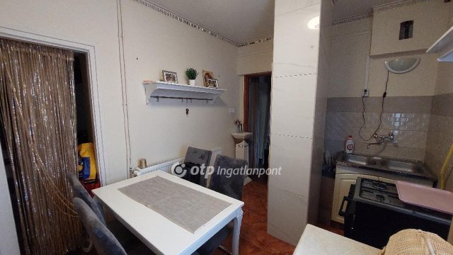 Eladó sorház, Kisújszálláson 13 M Ft, 2 szobás