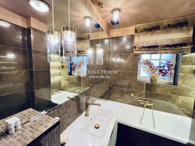 Eladó téglalakás, Budapesten, I. kerületben 239.9 M Ft, 3 szobás